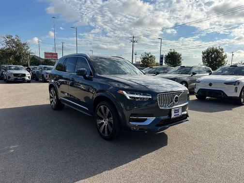 2025 Volvo XC90 B6 Plus 6-Seater