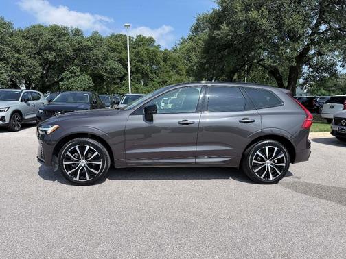 Platinum Grey Metallic 2025 Volvo XC60 B5 Plus