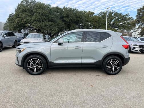 2025 Volvo XC40 B5 Core Bright Theme