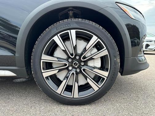 2025 Volvo V60 Cross Country B5 Ultra