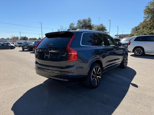 2023 Volvo XC90 B5 Plus