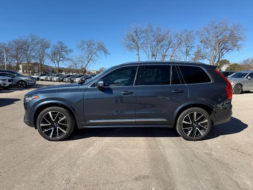 2023 Volvo XC90 B5 Plus