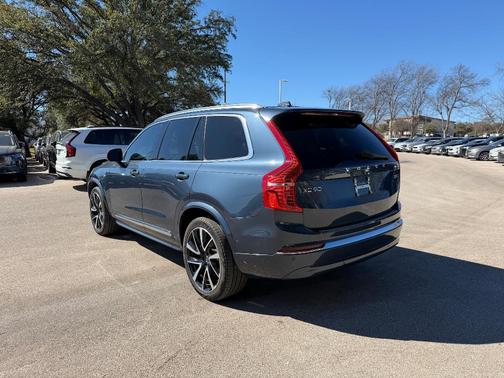 2023 Volvo XC90 B5 Plus