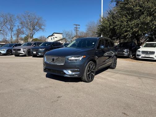 2023 Volvo XC90 B5 Plus