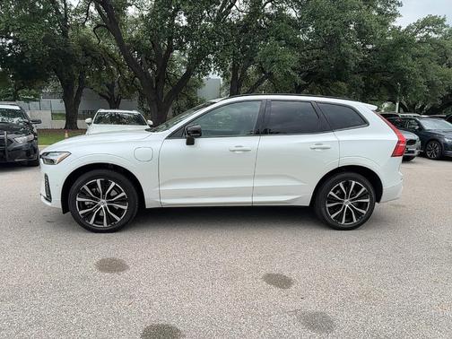 2023 Volvo XC60 Recharge Plug-In Hybrid T8 Plus Dark Theme