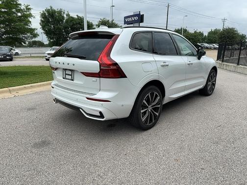 2023 Volvo XC60 Recharge Plug-In Hybrid T8 Plus Dark Theme