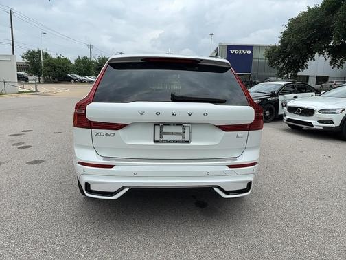 2023 Volvo XC60 Recharge Plug-In Hybrid T8 Plus Dark Theme