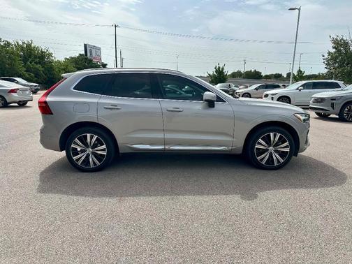 2023 Volvo XC60 B5 Plus Bright Theme