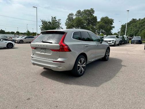 2023 Volvo XC60 B5 Plus Bright Theme