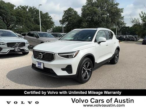2025 Volvo XC40 B5 Core Bright Theme