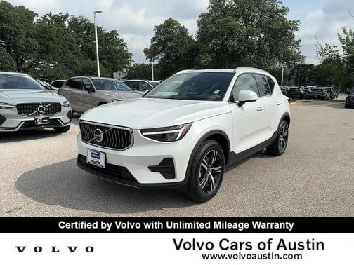 2025 Volvo XC40 B5 Core Bright Theme