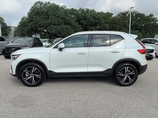 2025 Volvo XC40 B5 Core Bright Theme