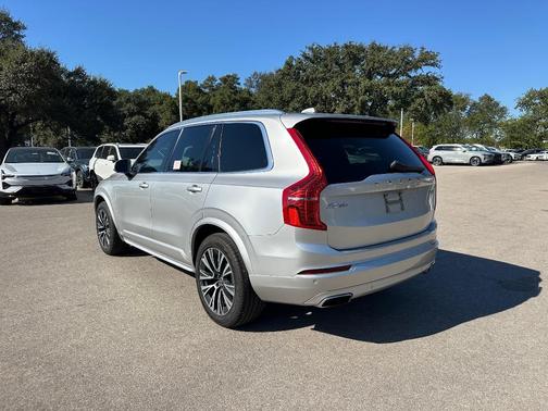 2020 Volvo XC90 T5 Momentum 7 Passenger