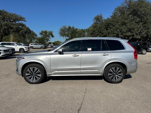 2020 Volvo XC90 T5 Momentum 7 Passenger