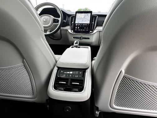 2025 Volvo XC90 Plug-In Hybrid T8 Ultra 7-Seater