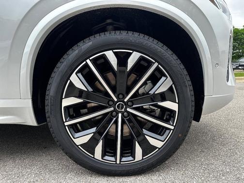 2025 Volvo XC90 Plug-In Hybrid T8 Ultra 7-Seater