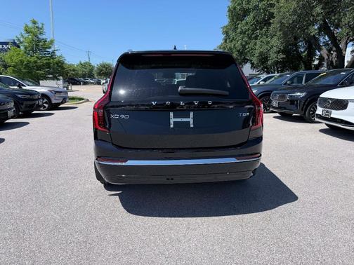 Onyx Black 2026 Volvo XC90 Plug-In Hybrid T8 Plus 7-Seater