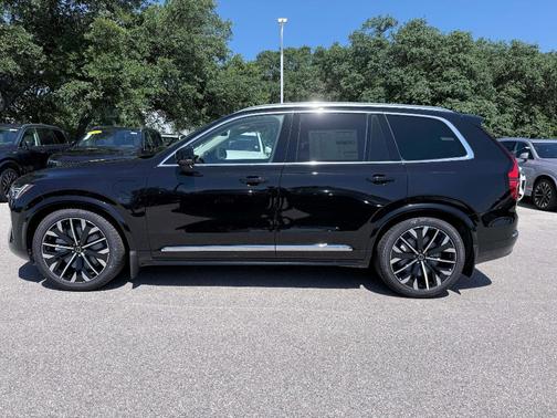 Onyx Black 2026 Volvo XC90 Plug-In Hybrid T8 Plus 7-Seater