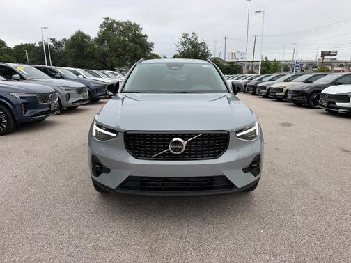 Vapour Grey 2026 Volvo XC40 B5 Ultra