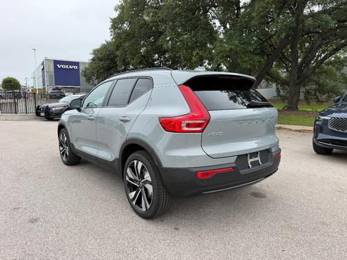 Vapour Grey 2026 Volvo XC40 B5 Ultra