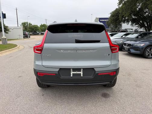 Vapour Grey 2026 Volvo XC40 B5 Ultra