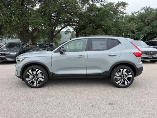 Vapour Grey 2026 Volvo XC40 B5 Ultra