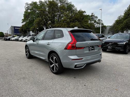 2025 Volvo XC60 B5 Ultra