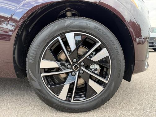 2026 Volvo XC60 B5 Core