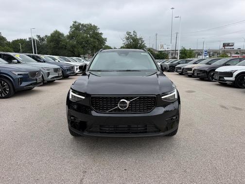 Onyx Black 2026 Volvo XC40 B5 Ultra