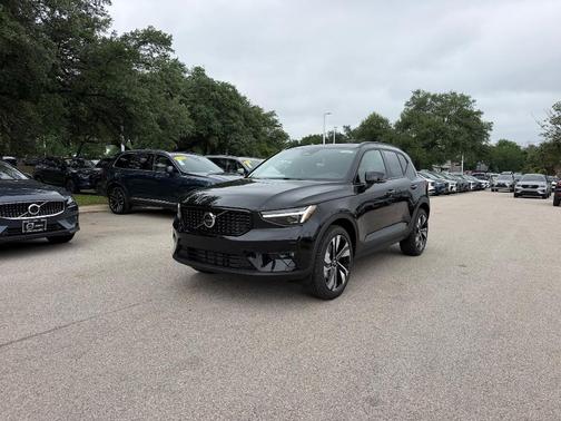 Onyx Black 2026 Volvo XC40 B5 Ultra