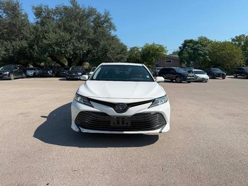 2018 Toyota Camry Hybrid LE