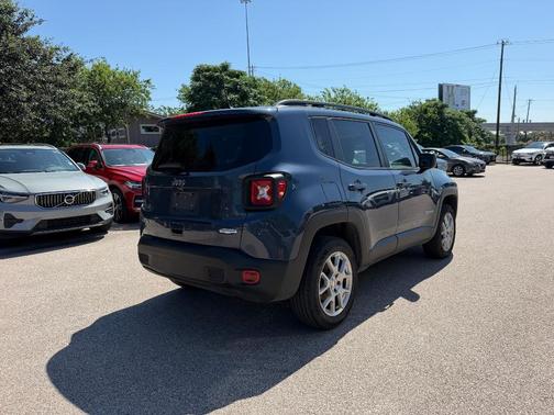 Slate Blue Pearlcoat 2022 Jeep Renegade Latitude