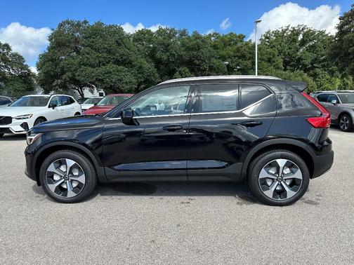 2025 Volvo XC40 B5 Core Bright Theme