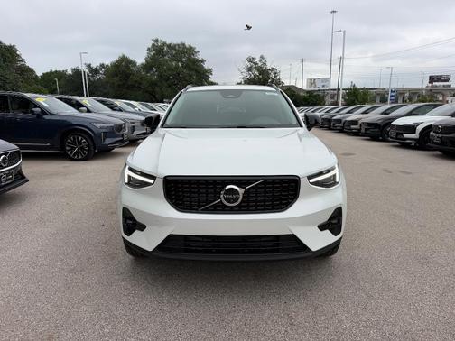 Crystal White 2026 Volvo XC40 B5 Plus