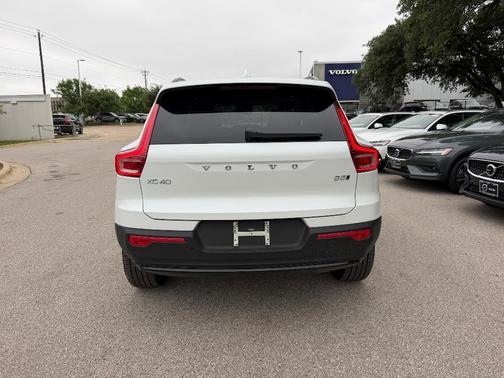 Crystal White 2026 Volvo XC40 B5 Plus