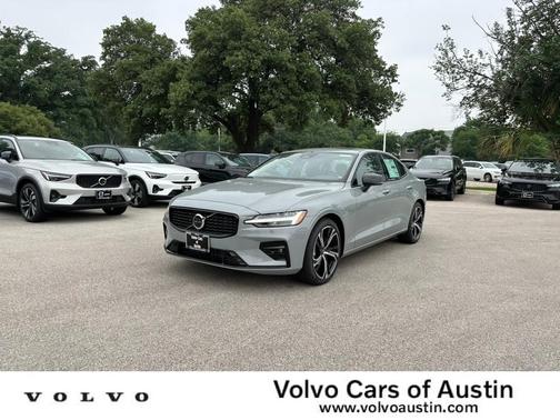 2024 Volvo S60 B5 Core Dark Theme