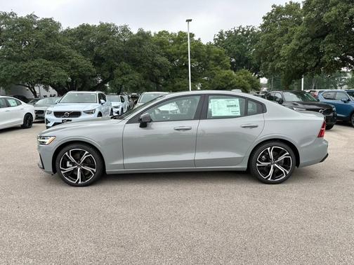 2024 Volvo S60 B5 Core Dark Theme