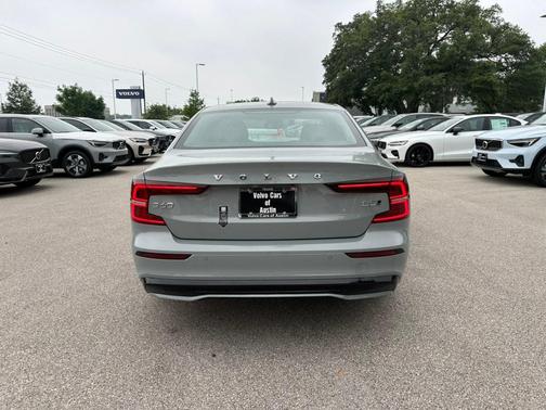 2024 Volvo S60 B5 Core Dark Theme