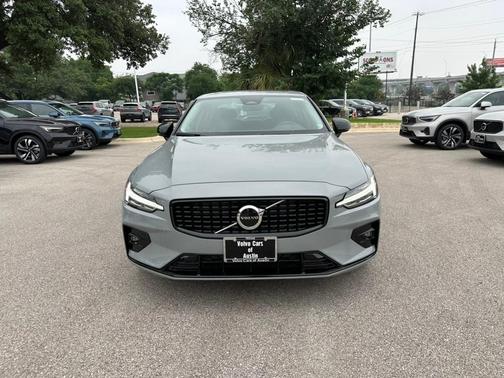2024 Volvo S60 B5 Core Dark Theme