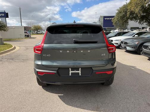 2026 Volvo XC40 B5 Plus