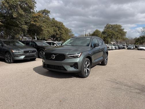 2026 Volvo XC40 B5 Plus