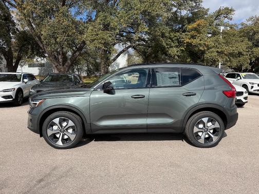 2026 Volvo XC40 B5 Plus