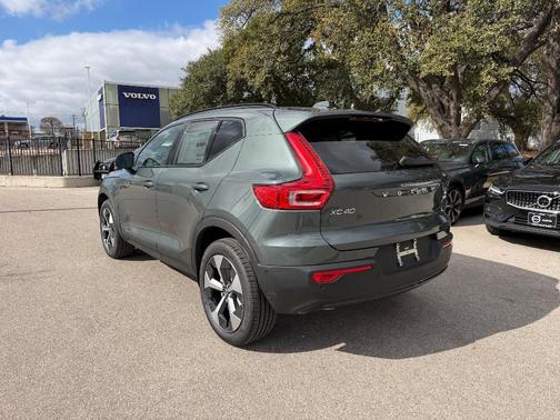 2026 Volvo XC40 B5 Plus