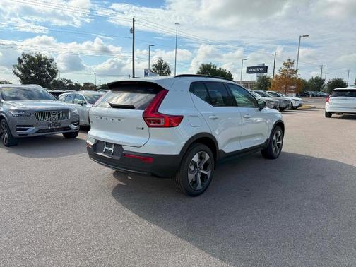 2026 Volvo XC40 B5 Plus