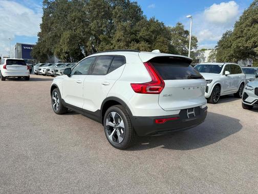 2026 Volvo XC40 B5 Plus