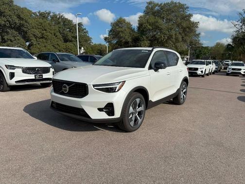 2026 Volvo XC40 B5 Plus