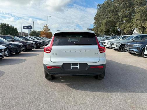 2026 Volvo XC40 B5 Plus