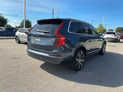 2025 Volvo XC90 Plug-In Hybrid T8 Core 7-Seater