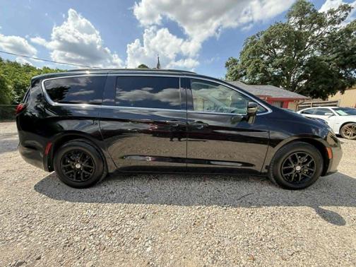 BLACK 2022 Chrysler Pacifica Touring L