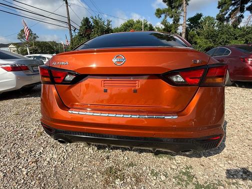 Sunset Drift Chromaflair 2022 Nissan Altima SR FWD